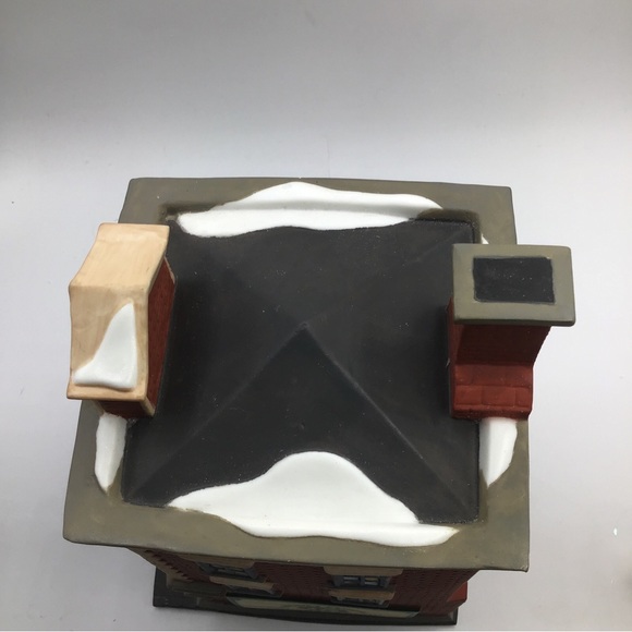 1996 Dept. 56 “Washington Street Post Office” Christmas in the City Series 58880 - Picture 10 of 16